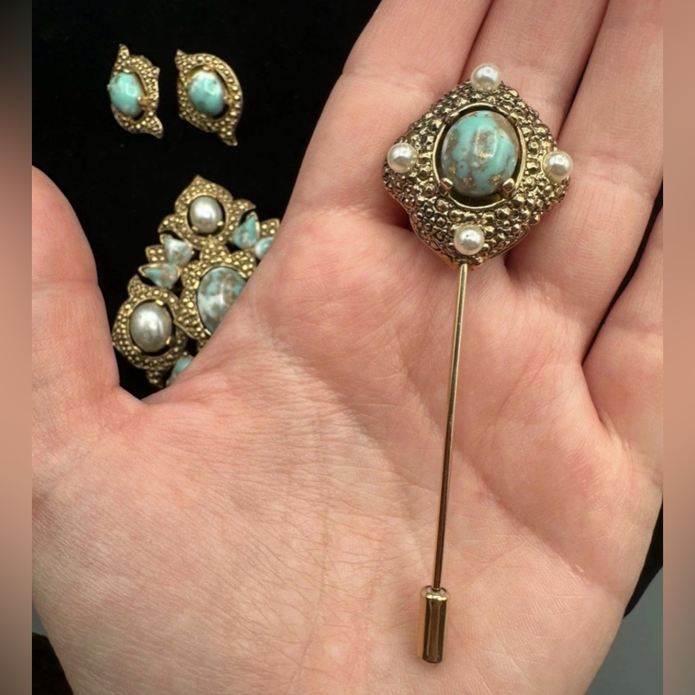 VTG Sarah Coventry “Remembrance” Set - Brooch, Earrings, And Stick Pin 1968 - Picture 12 of 16